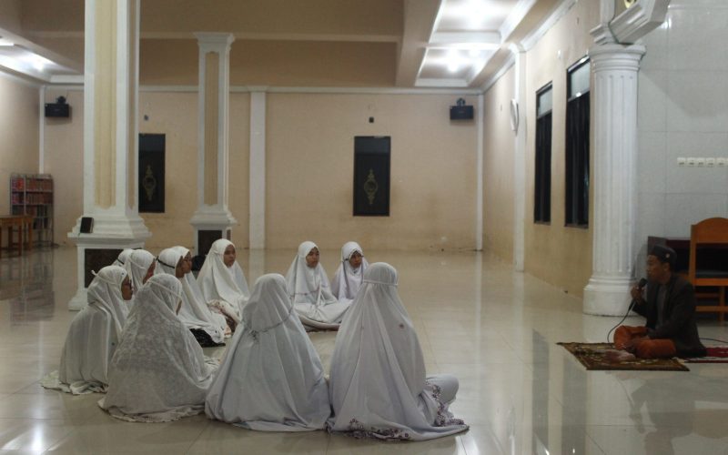Pengajian Subuh Ramadhan untuk Siswi mukim