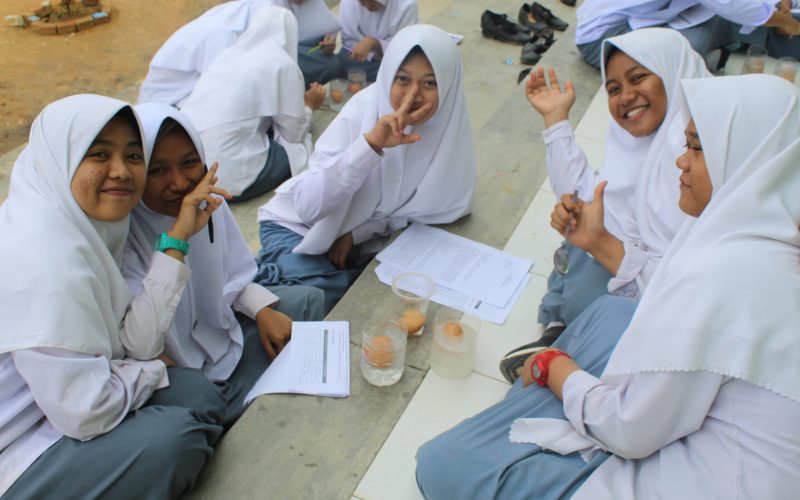 Praktek MIPA Menentukan Massa Jenis (Hukum Arcimedes)